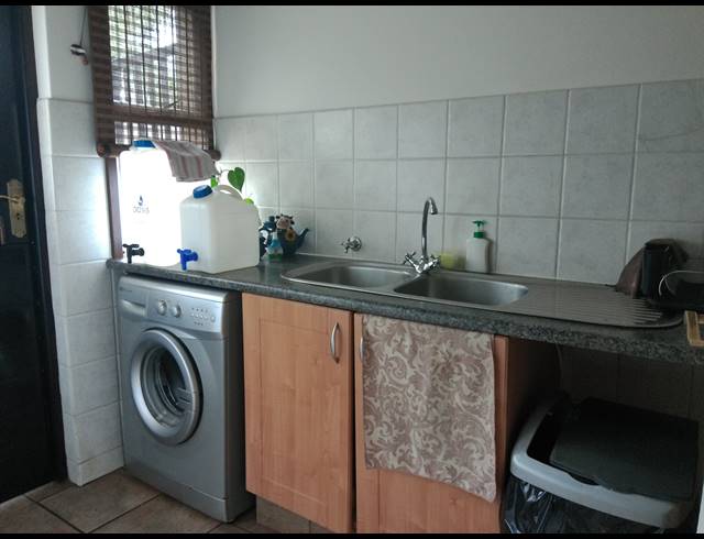 3 BEDROOM HOUSE FOR SALE IN PECANWOOD ESTATE